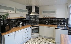 New 4 Bed House Close To Train Station And Town